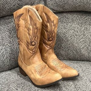 Brand New Women’s Boots! SheSole.